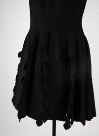 Robe courte évasée à détails empiècements sans manches - Noir
