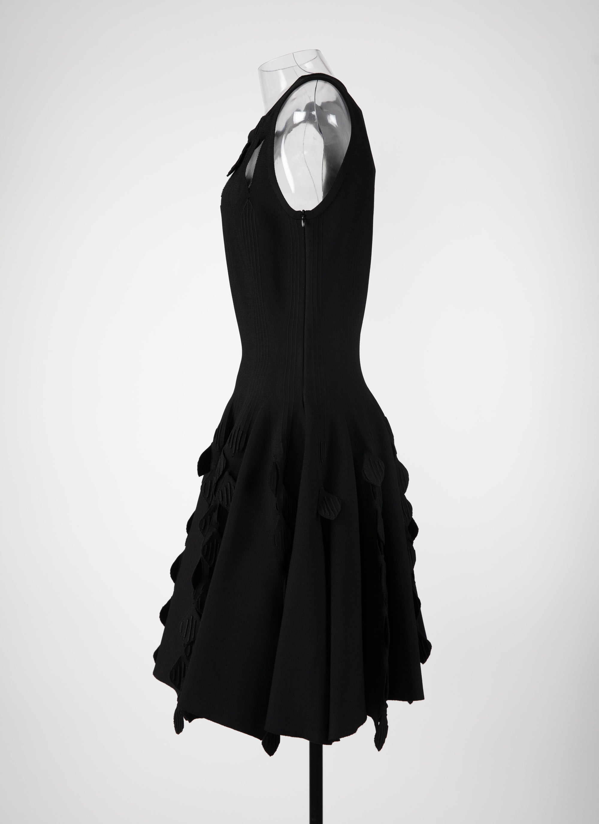 Robe courte évasée à détails empiècements sans manches - Noir