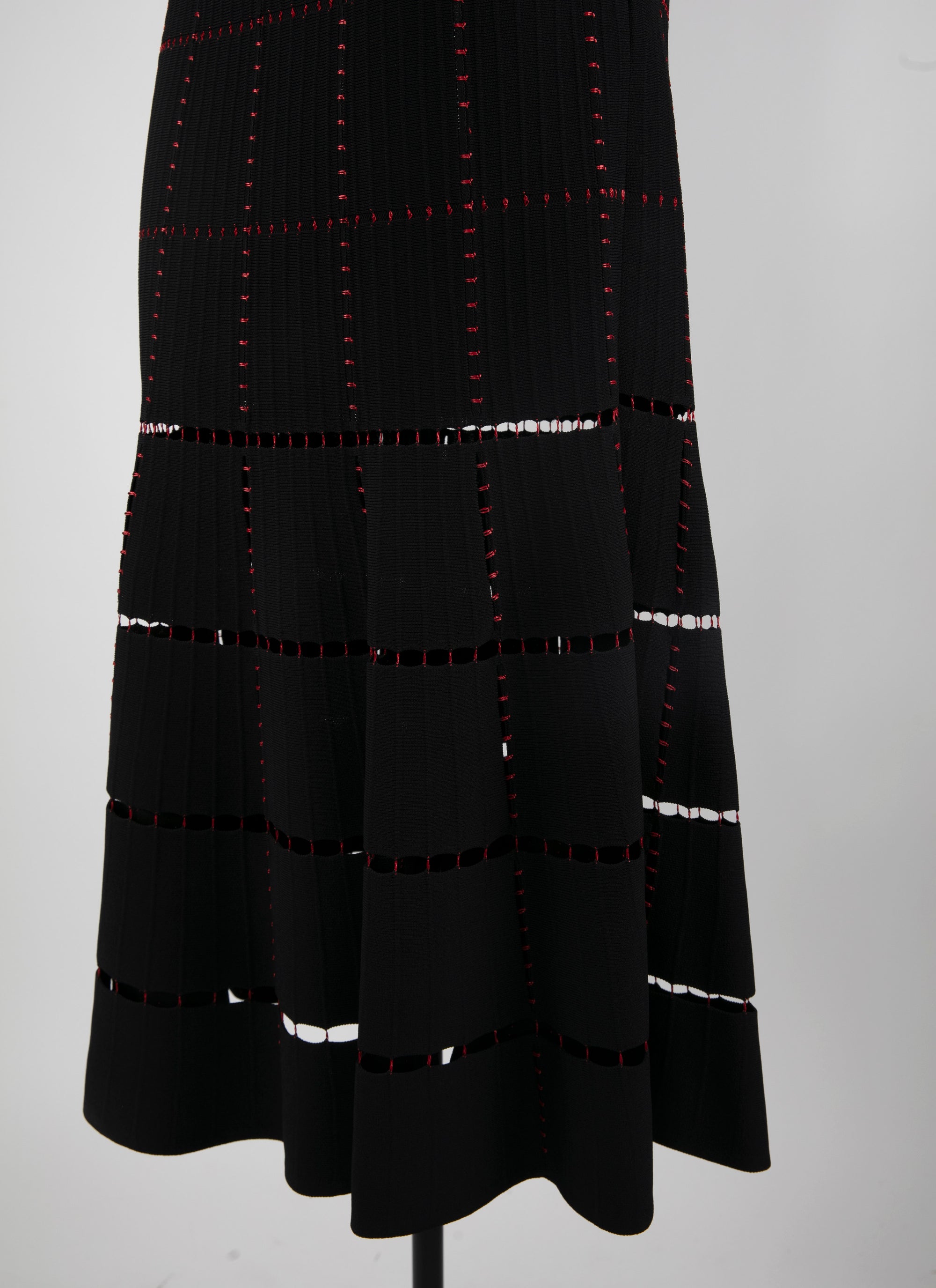 Long dress with square neckline and openwork details - Black & Red