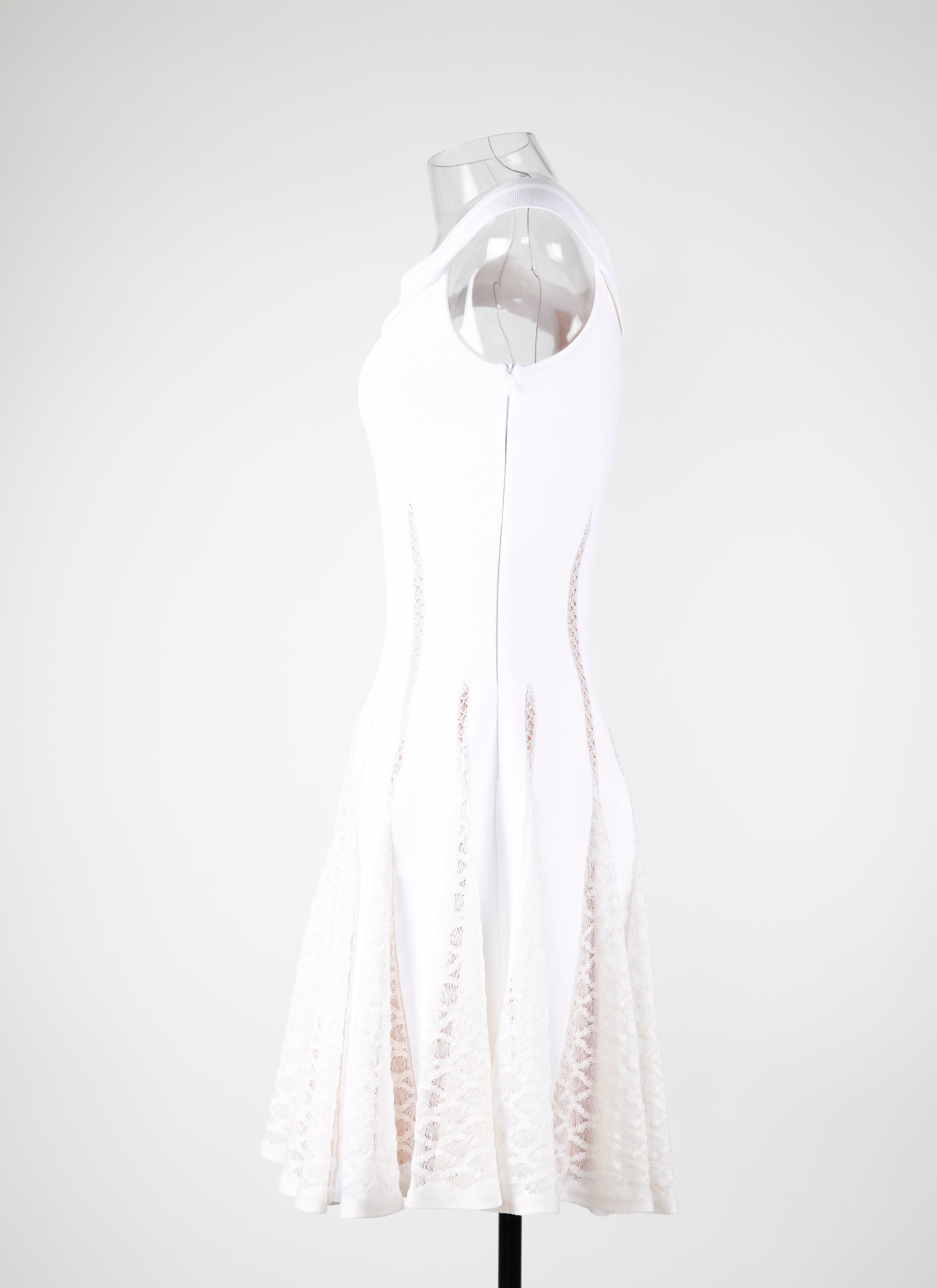 Boat-neck short dress with lace detail - White