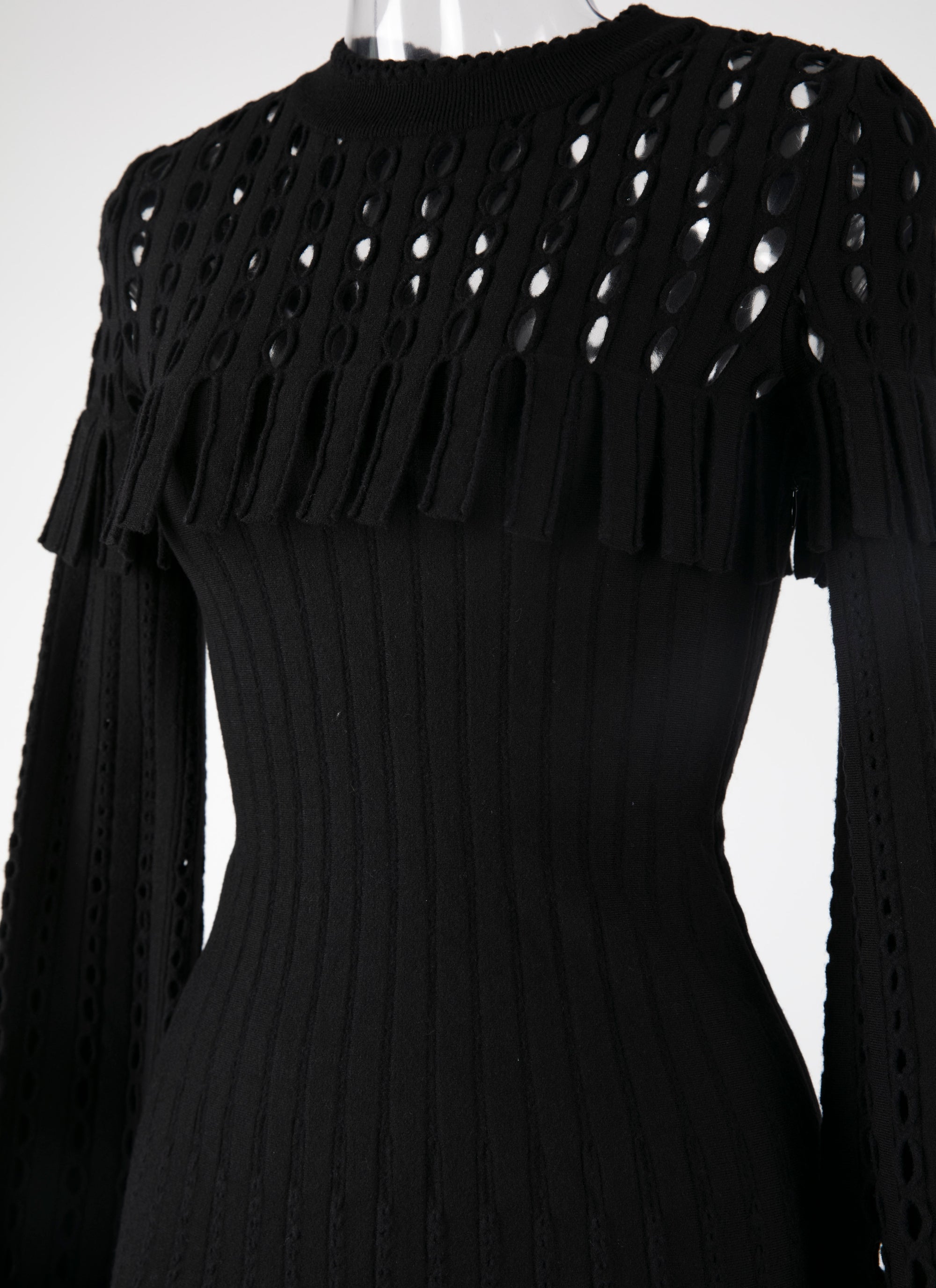 Robe manches longues ajourées et à franges en laine - Noir