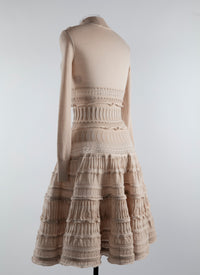 Robe crinoline cintrée confectionnée en point dentelle en laine - Sable