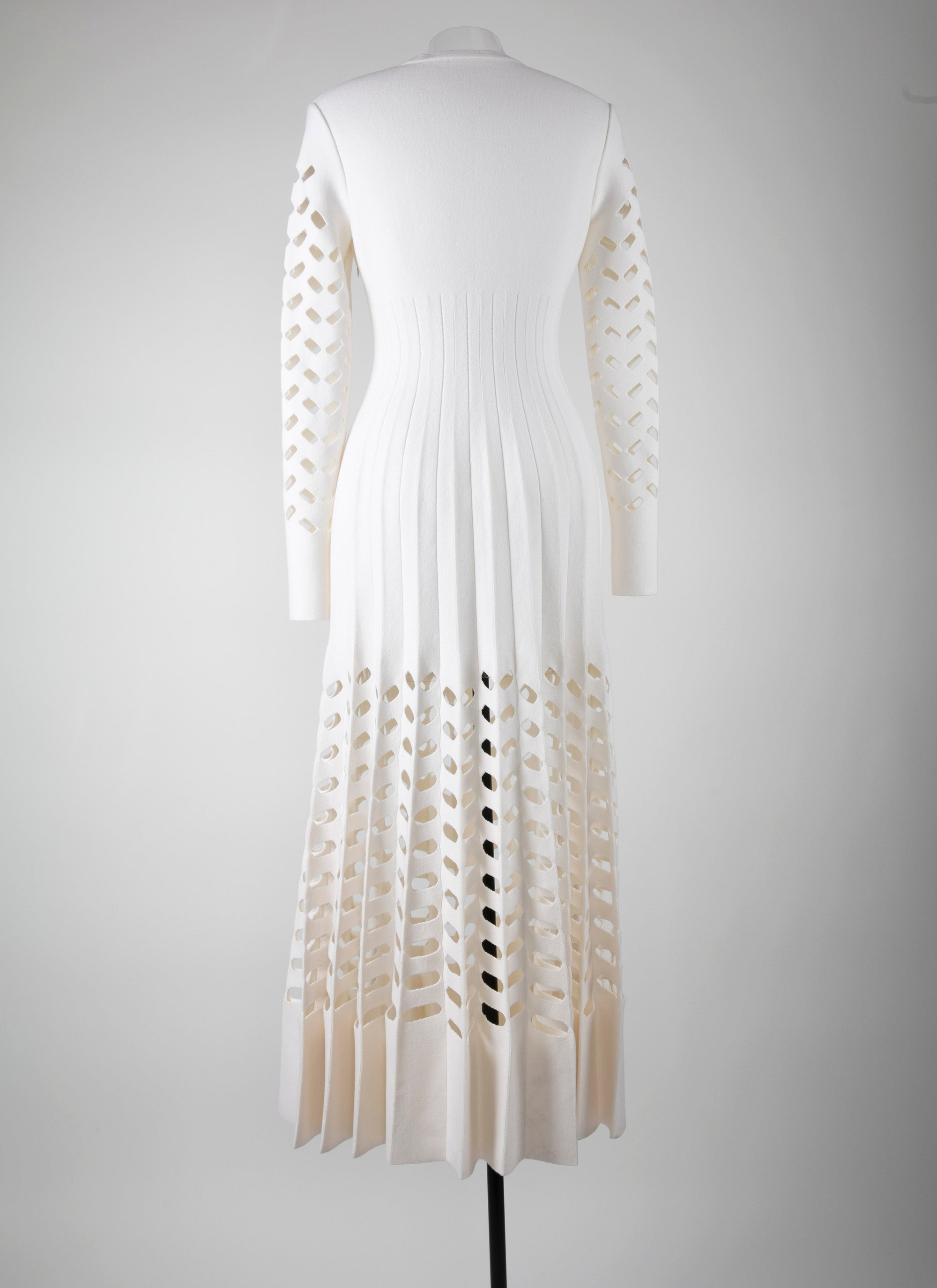 Long-sleeved pleated dress in wool - Ivory