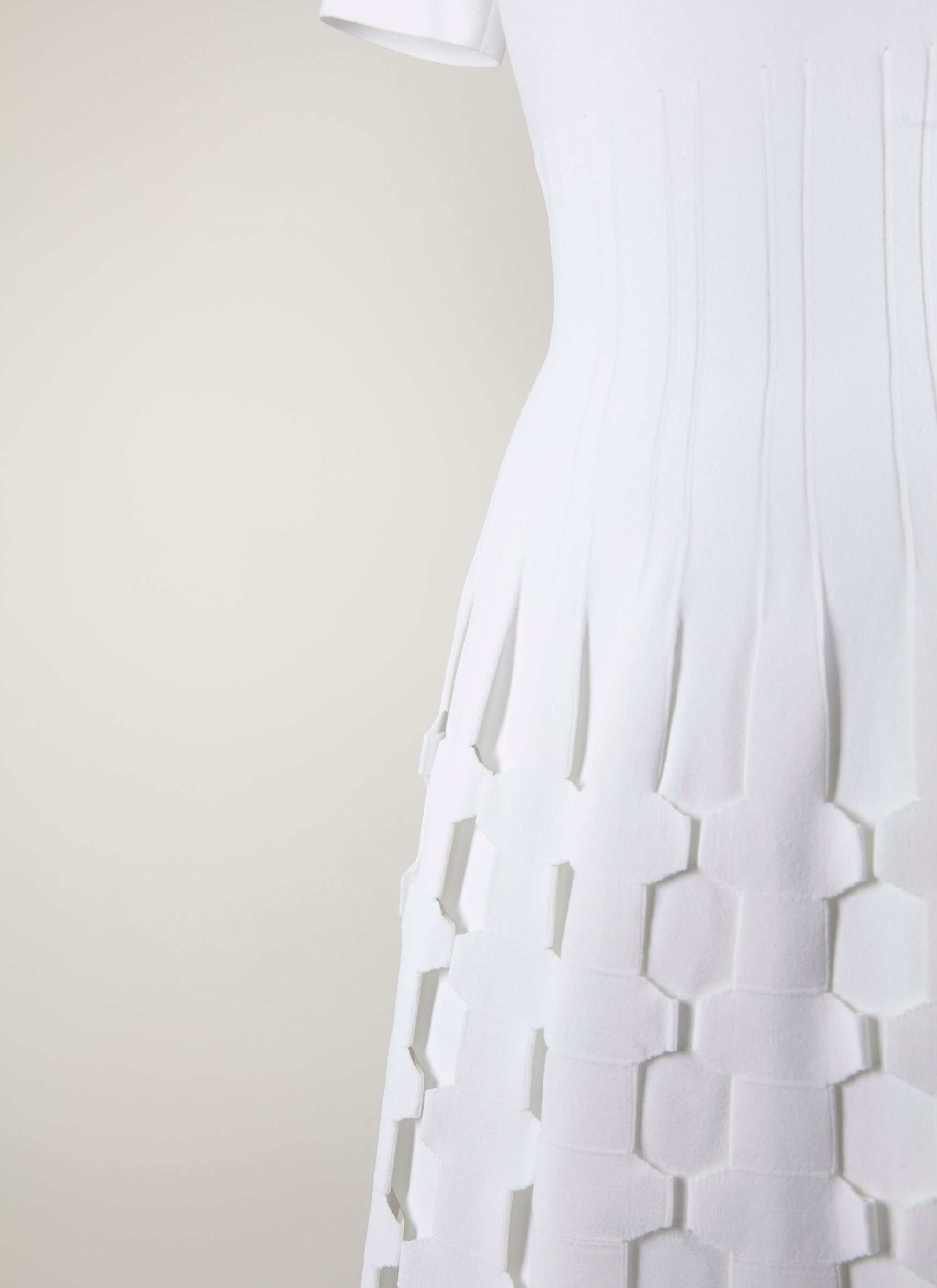 Short-sleeved knitted mini dress - White