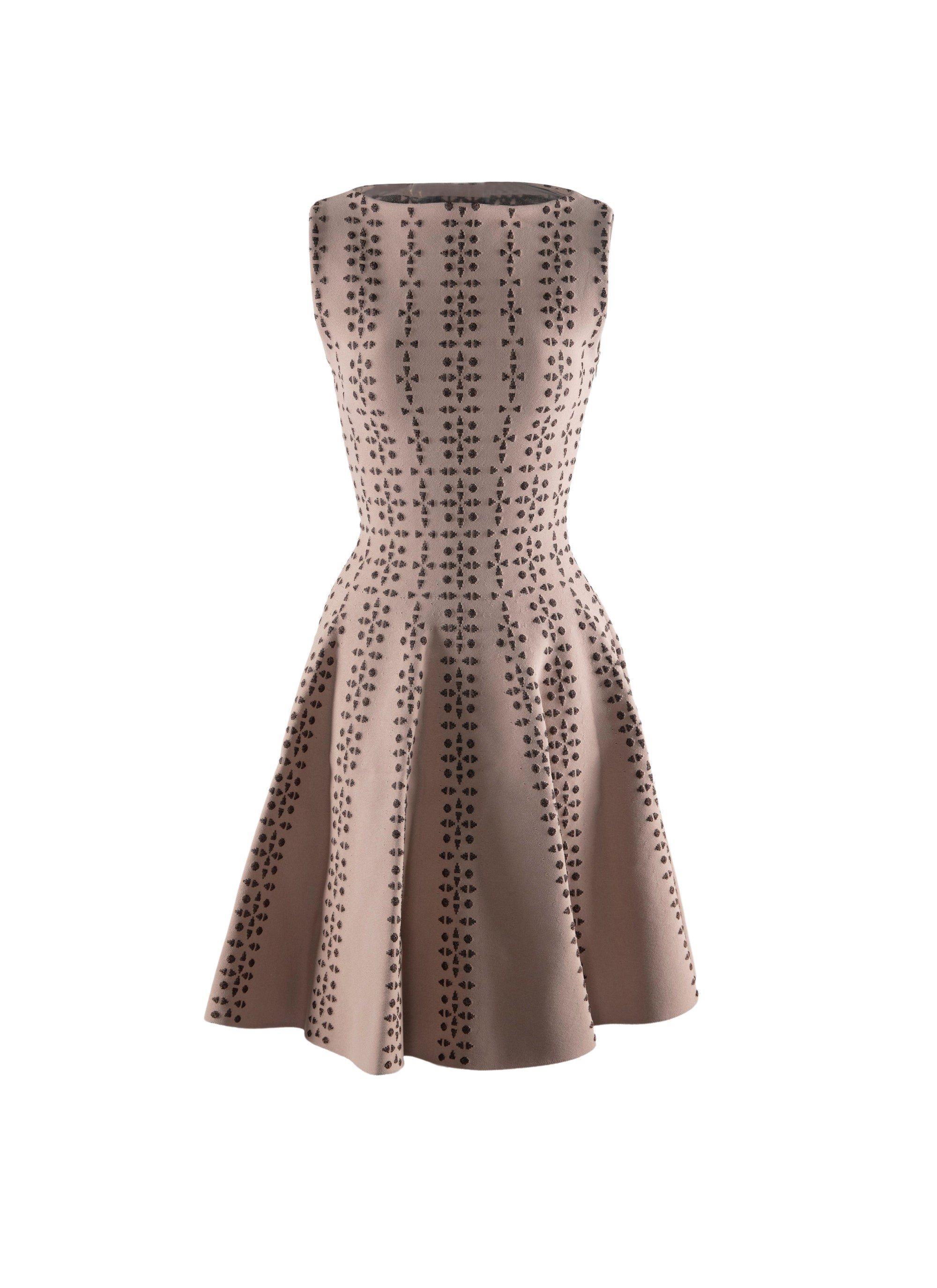 Sleeveless dress with flattering boat neckline - Nude & Bronze
