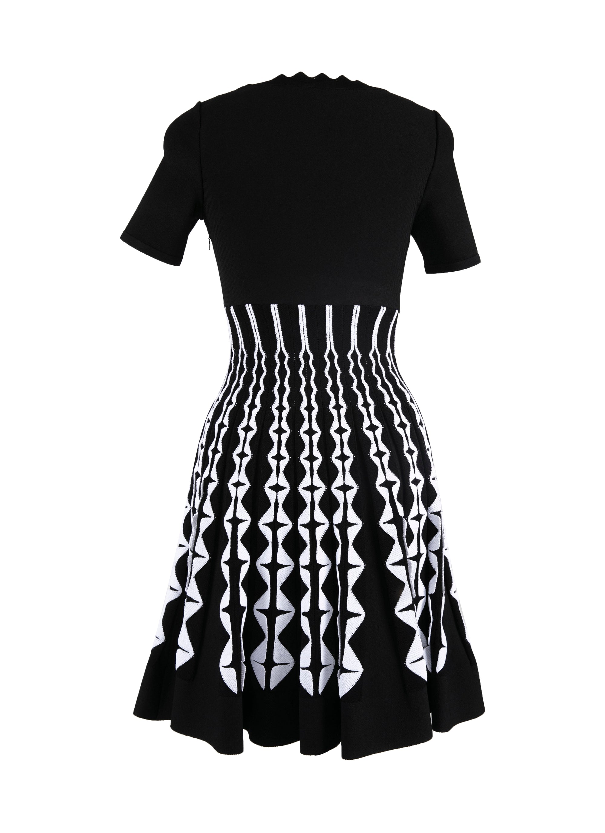 Robe courte plissée à col dégagée - Noir & Blanc