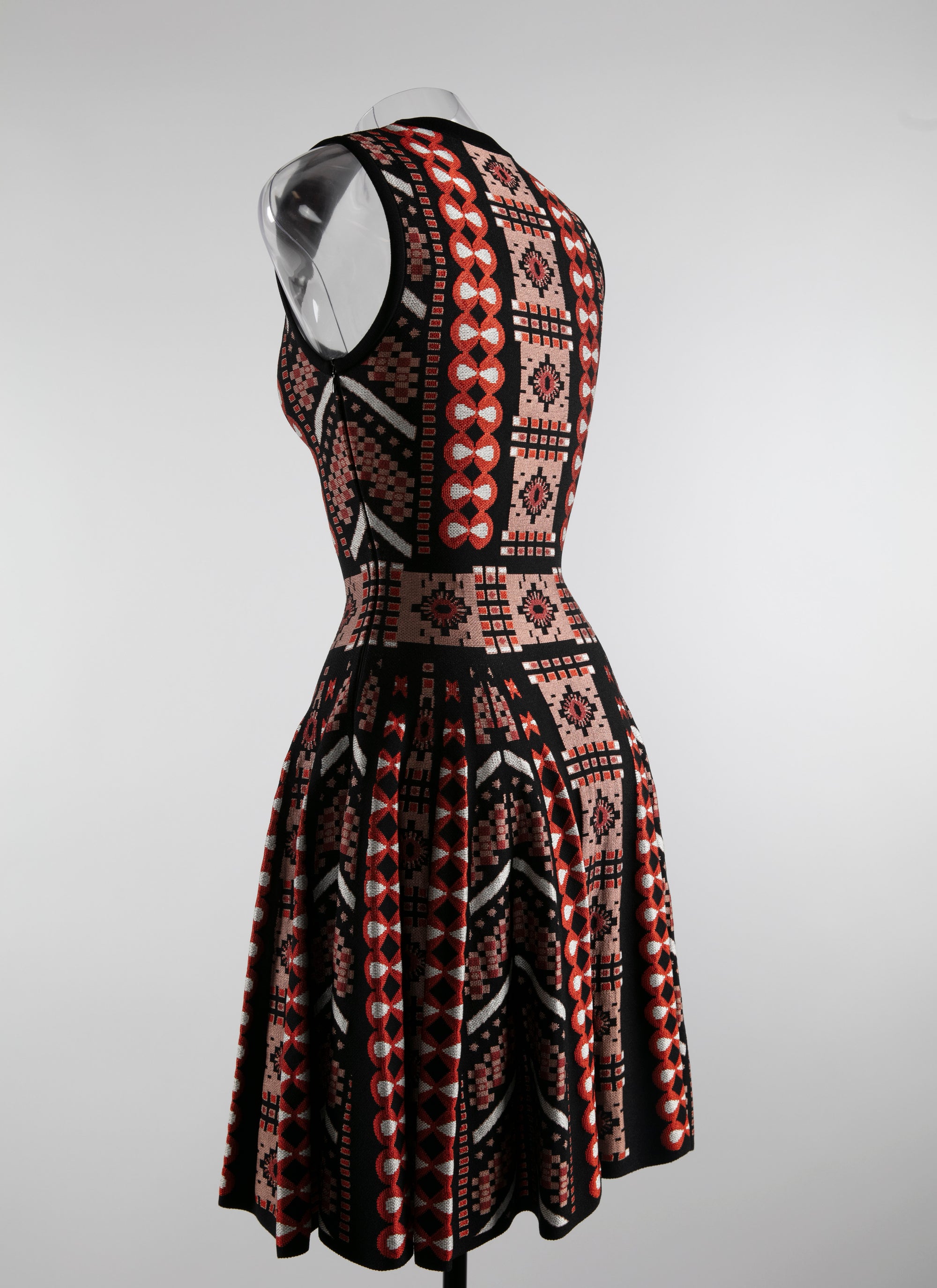 Geometric jacquard short dress - Rosewood & Black