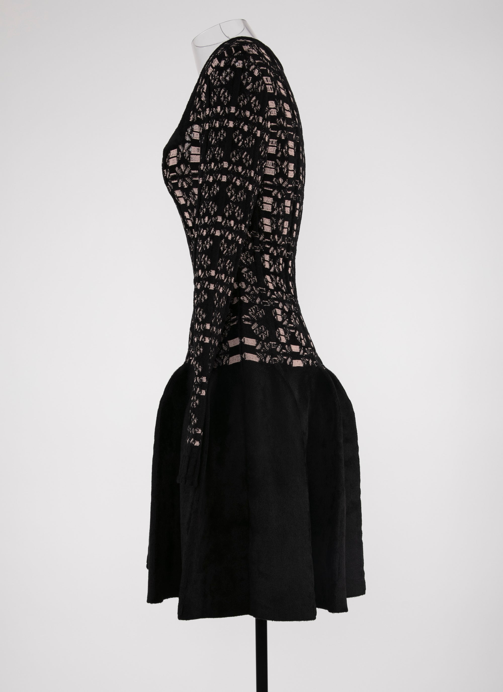 Embroidered short dress with long mesh sleeves - Black & Nude