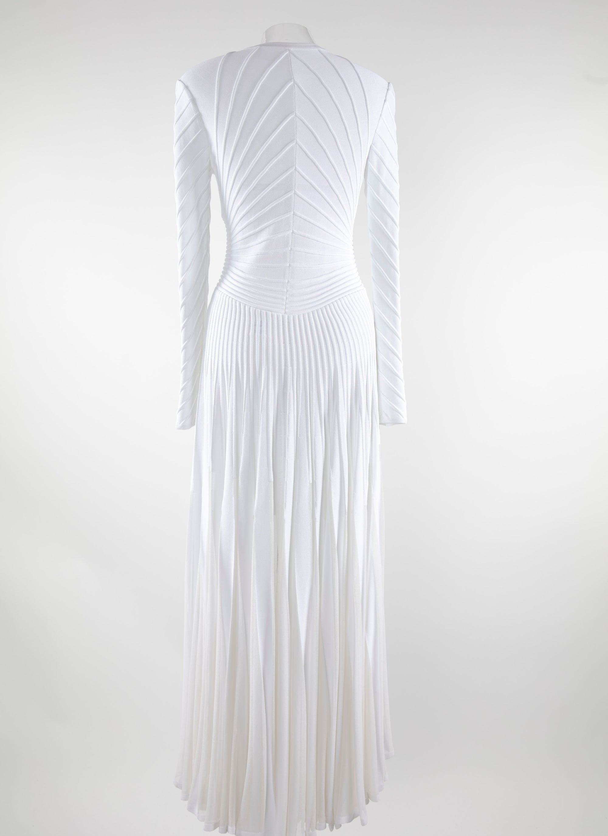 Long dress with graphic and sculpting lines - White