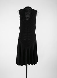 Robe courte à lignes graphiques et sculptantes - Noir