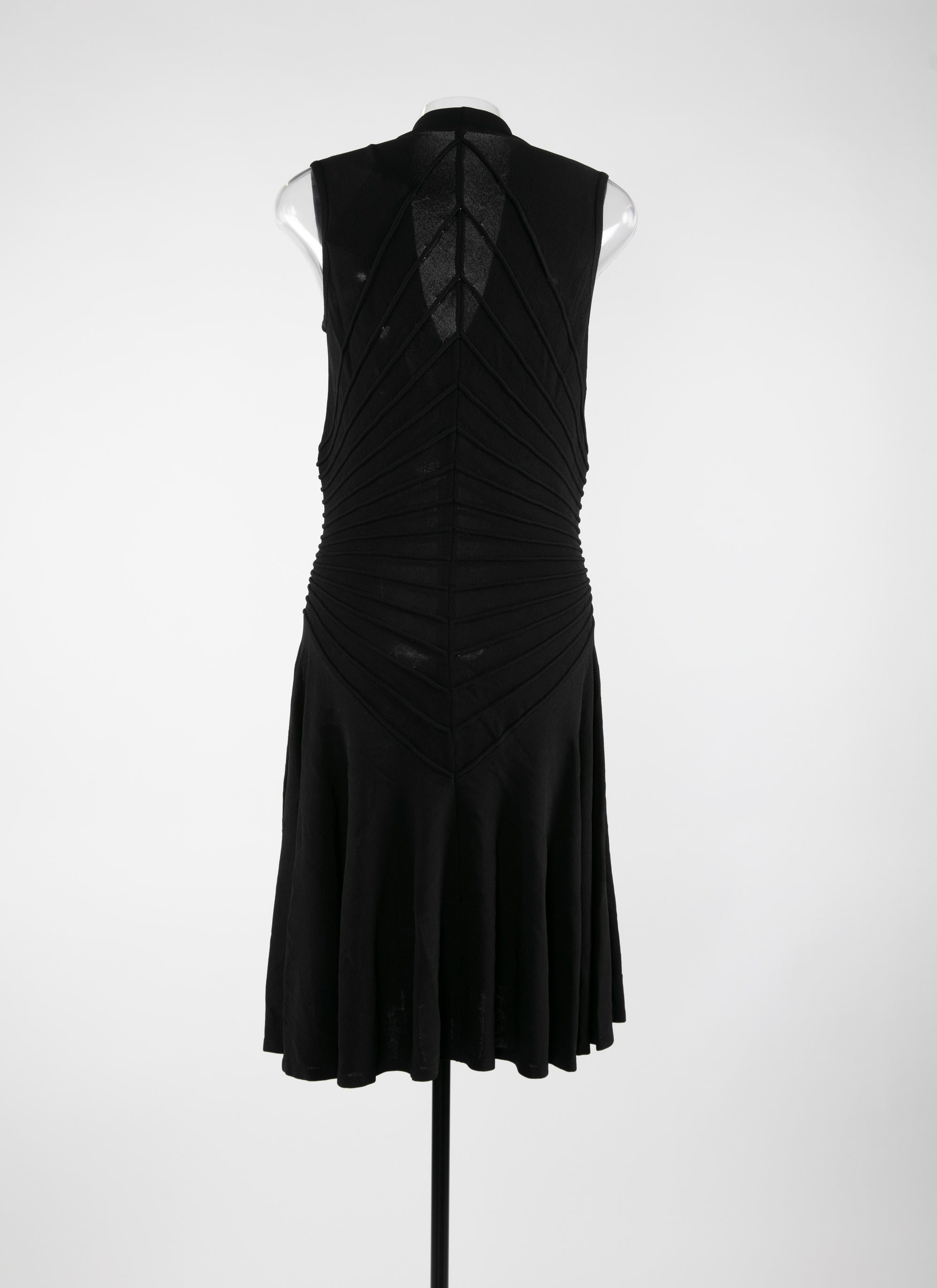 Robe courte à lignes graphiques et sculptantes - Noir