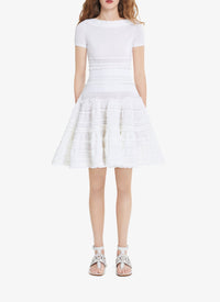Robe crinoline courte confectionnée en point dentelle en laine - Blanc