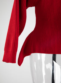 Pull sculptural à col haut et péplum au dos en laine - Ecarlate