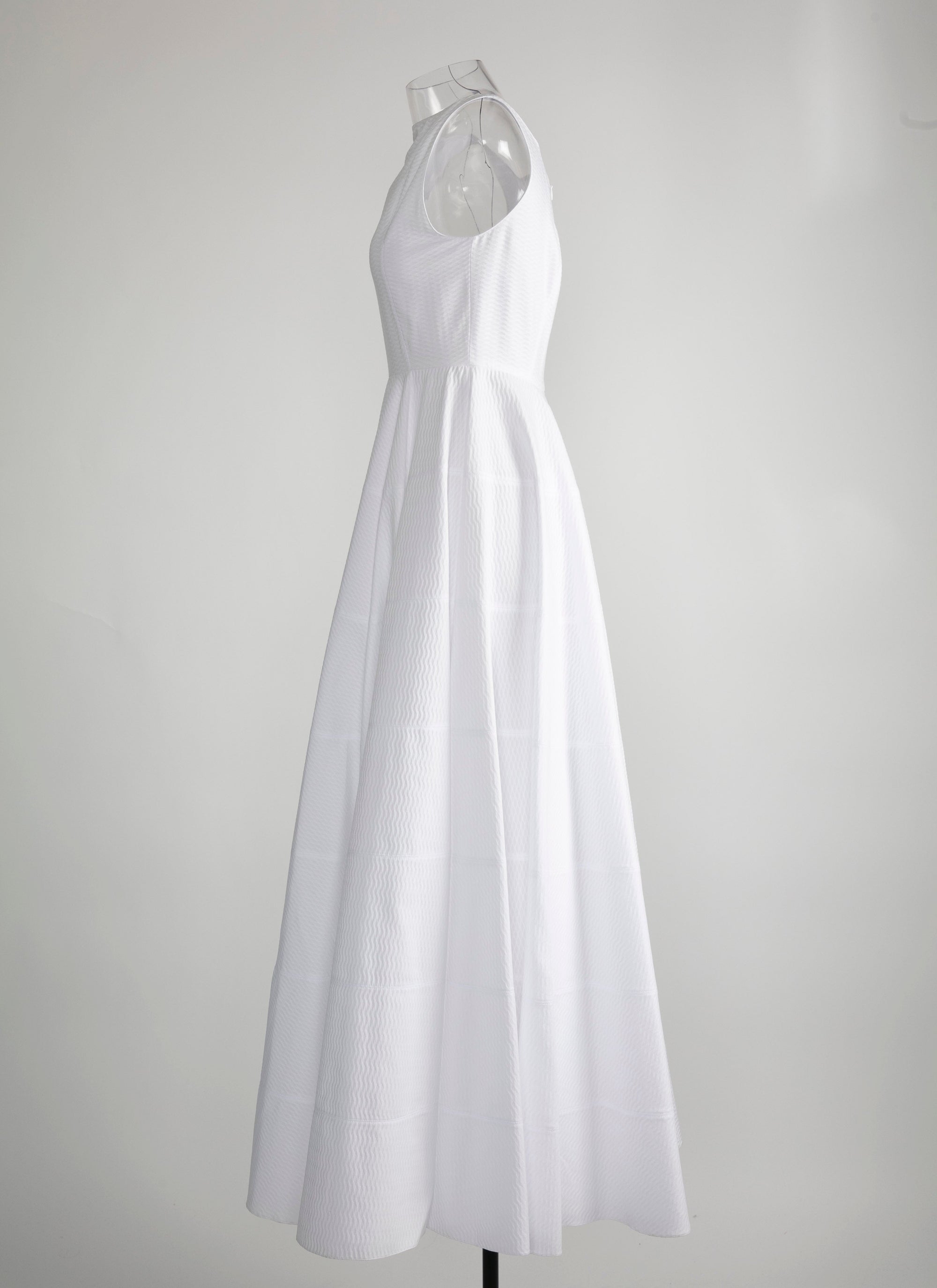 Long sleeveless skater dress - White