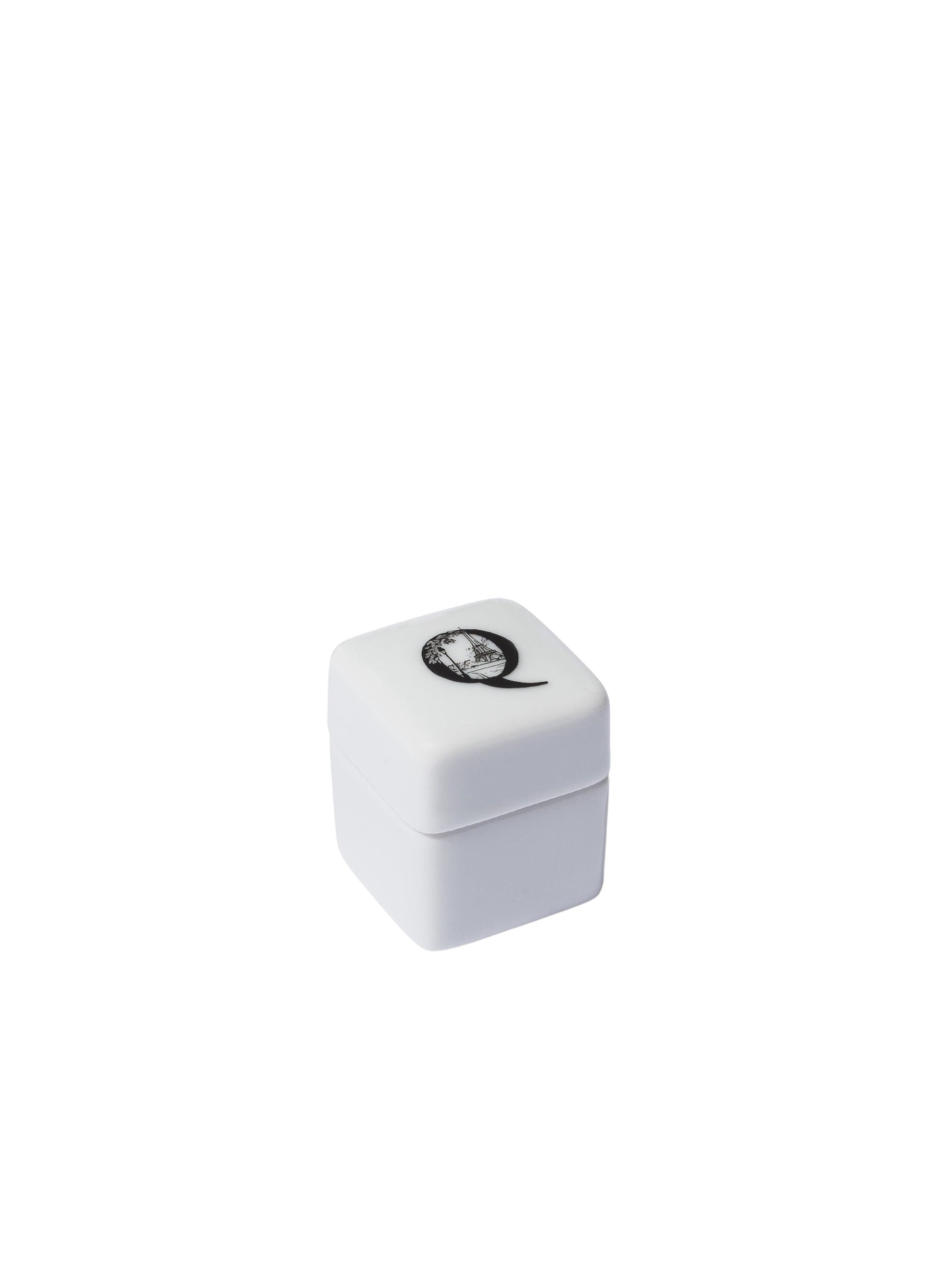 Boite lettre Q en porcelaine - Q