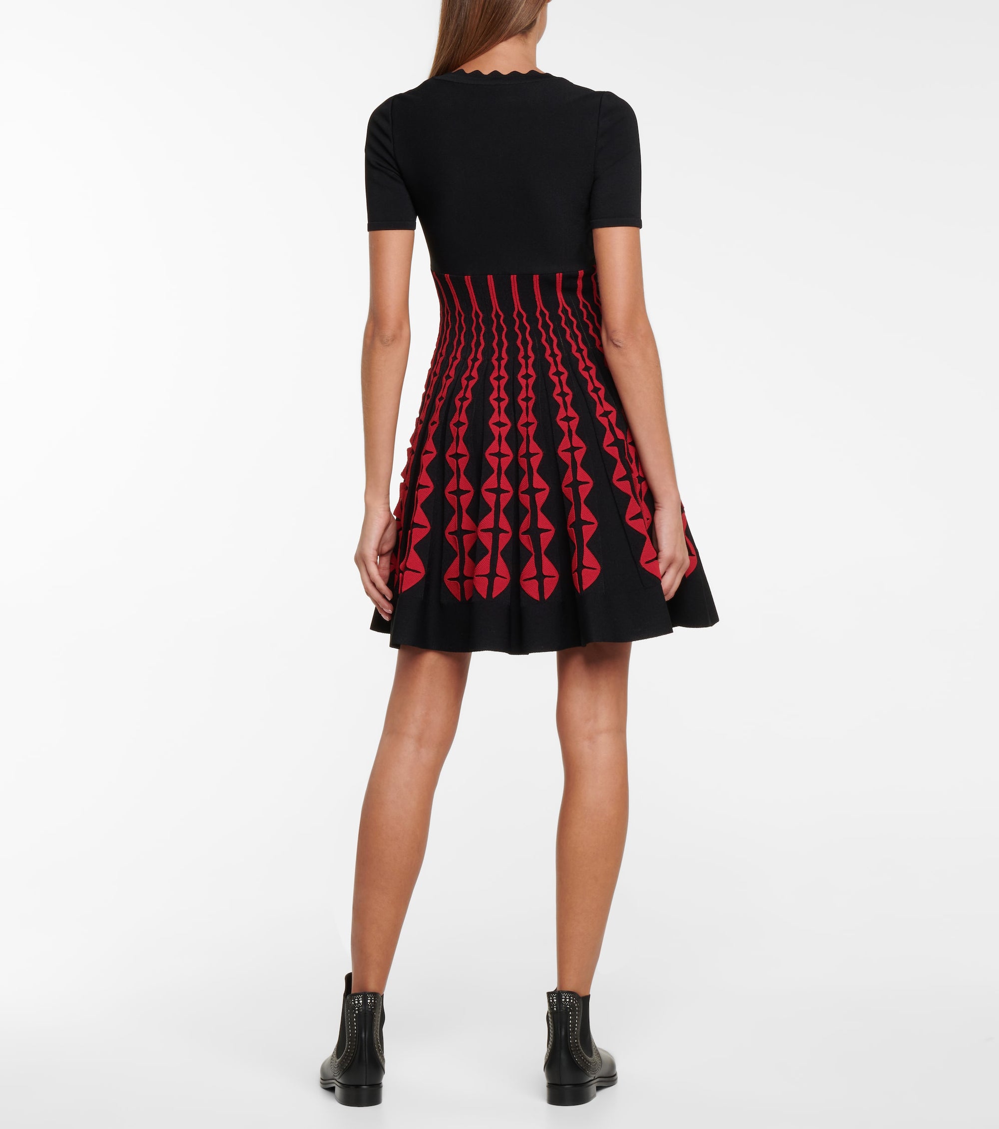 Robe courte plissée à col dégagée - Noir & Blanc