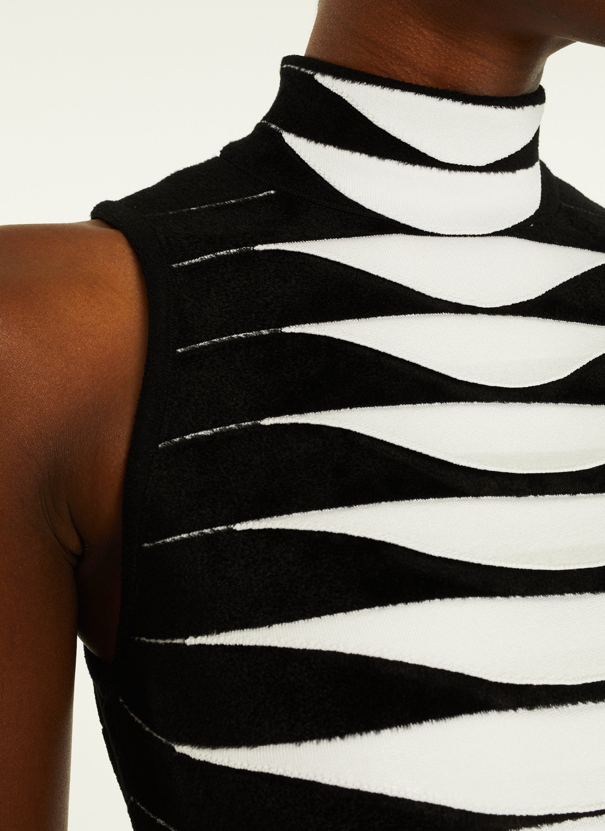 Robe à col haut en maille velours - Noir & Blanc