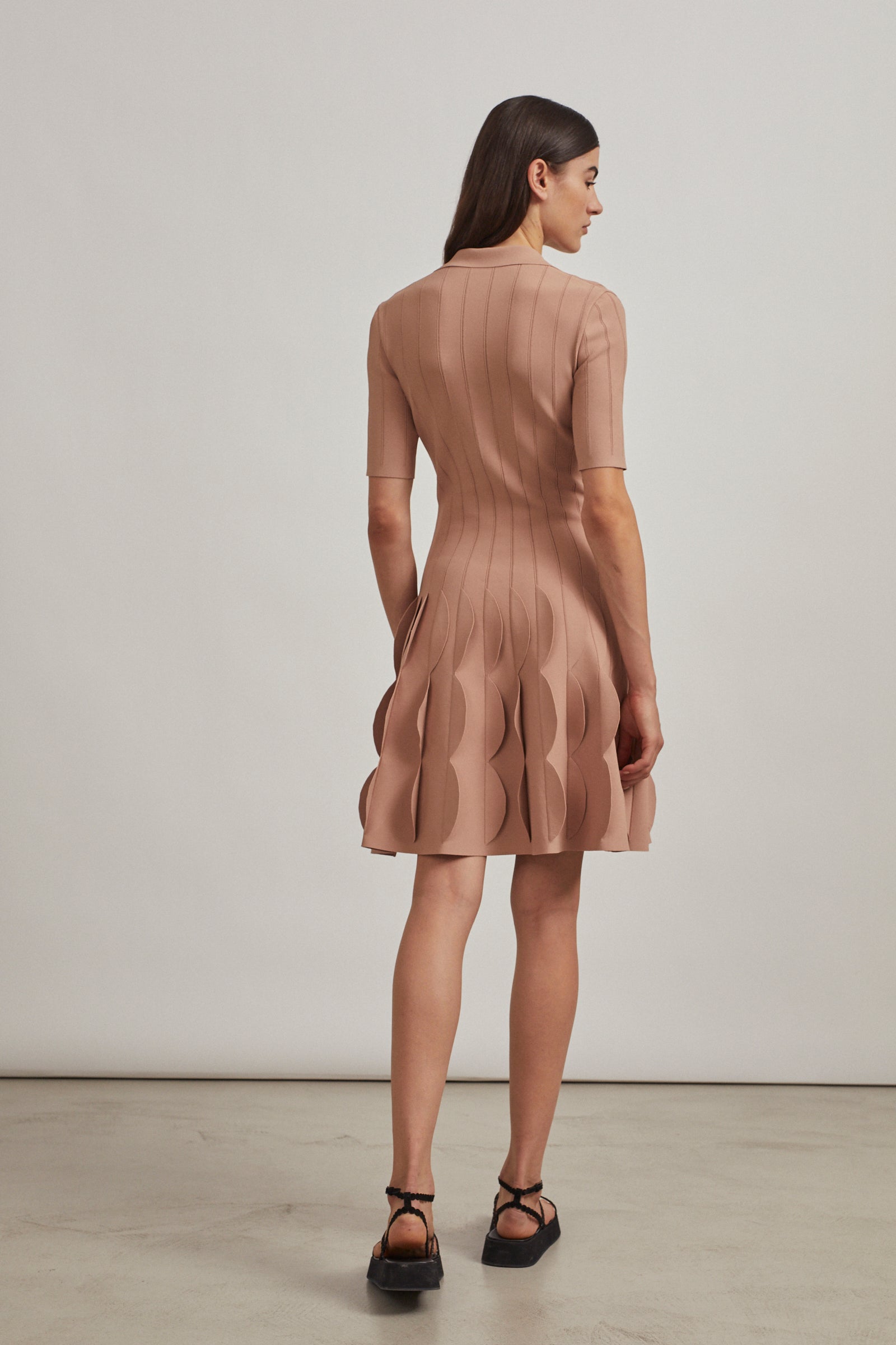 Scalloped knitted polo dress - Flesh
