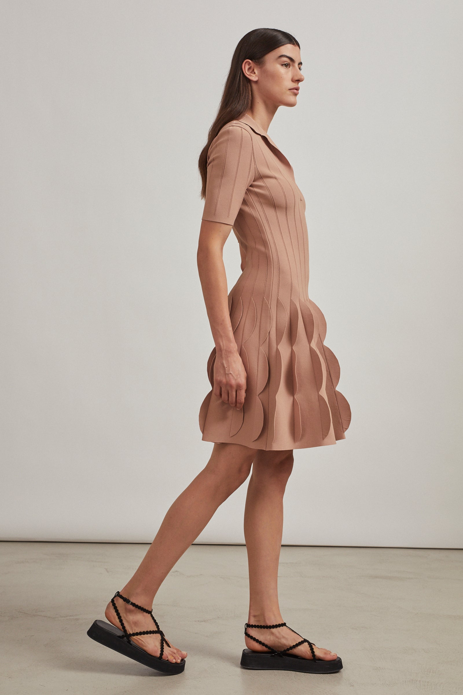 Scalloped knitted polo dress - Flesh