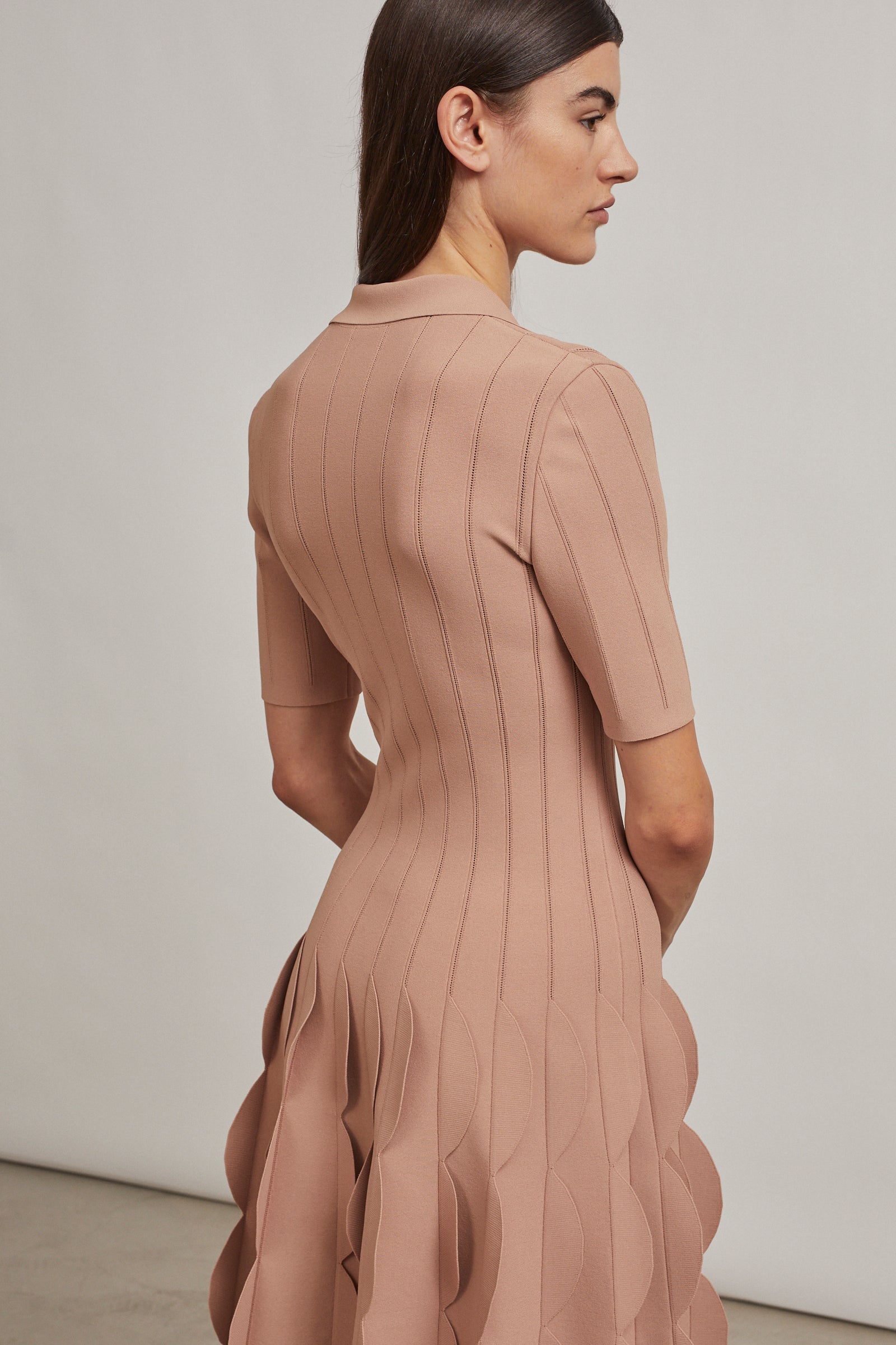 Scalloped knitted polo dress - Flesh