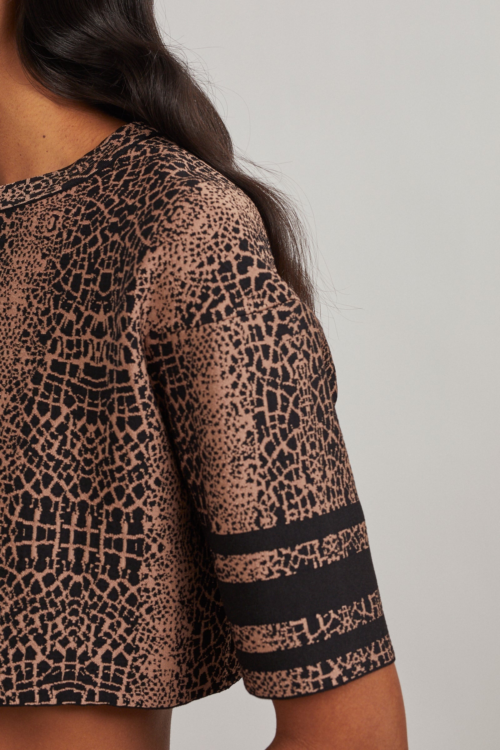 Animal Jacquard Knit Short Sweater - Black & Flesh