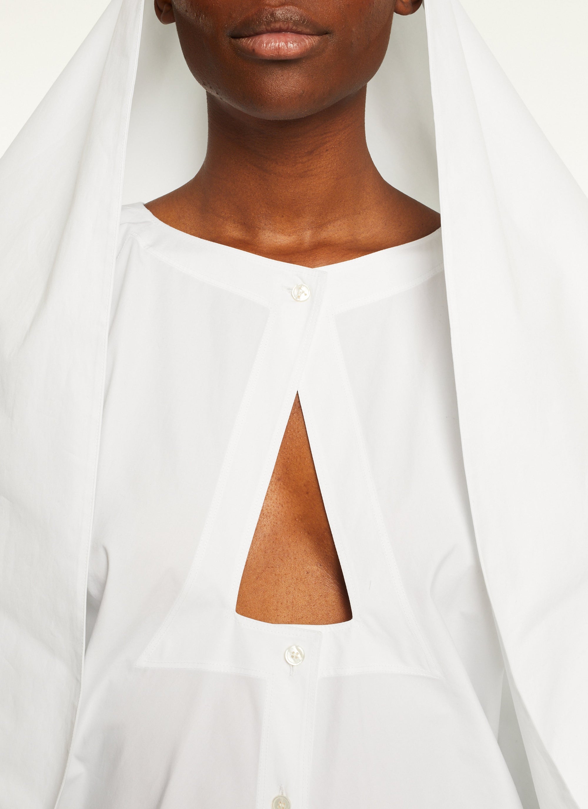 Robe à capuche boutonnée - Blanc