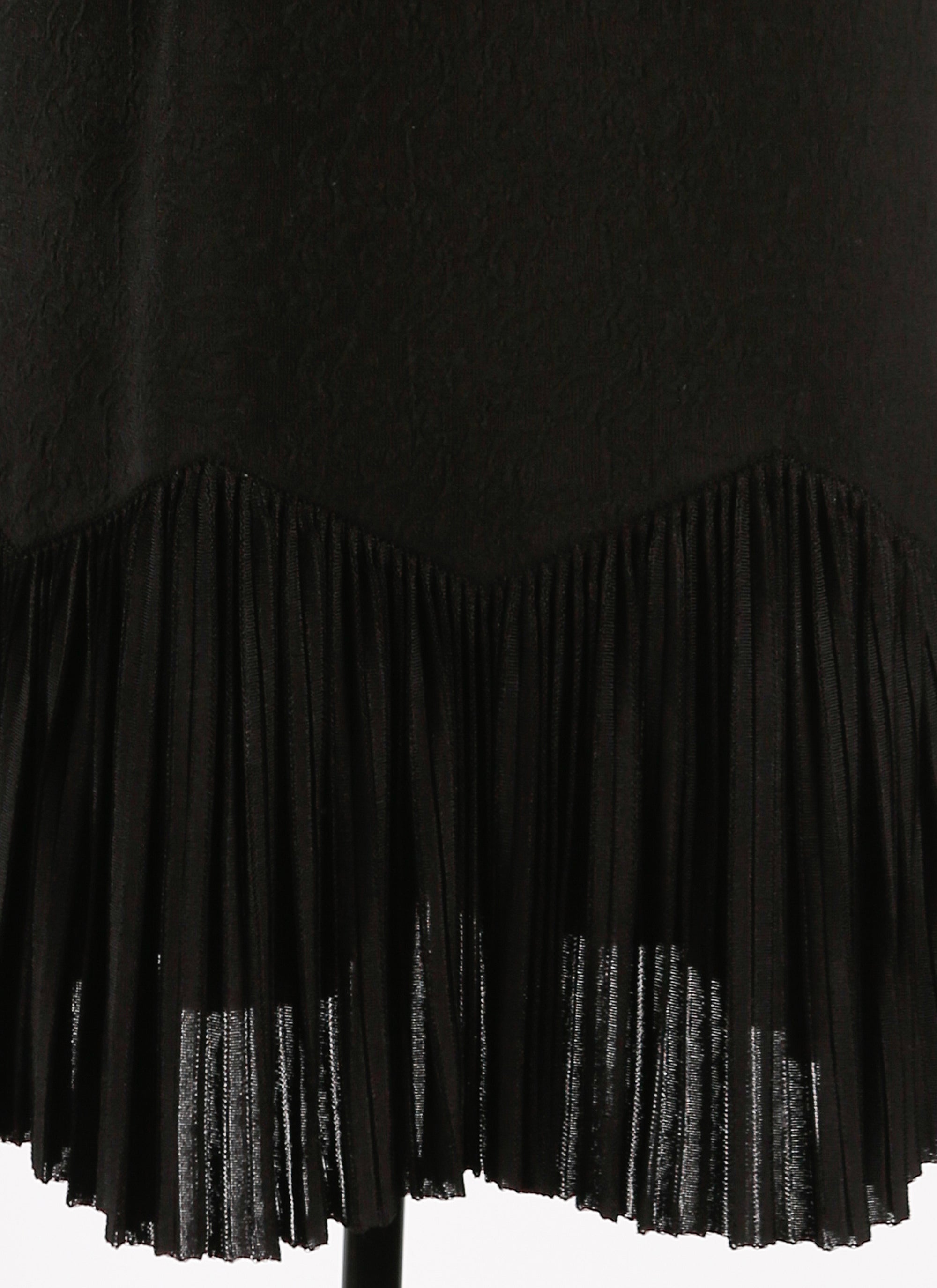 Robe courte à manches longues à volants en maille - Noir
