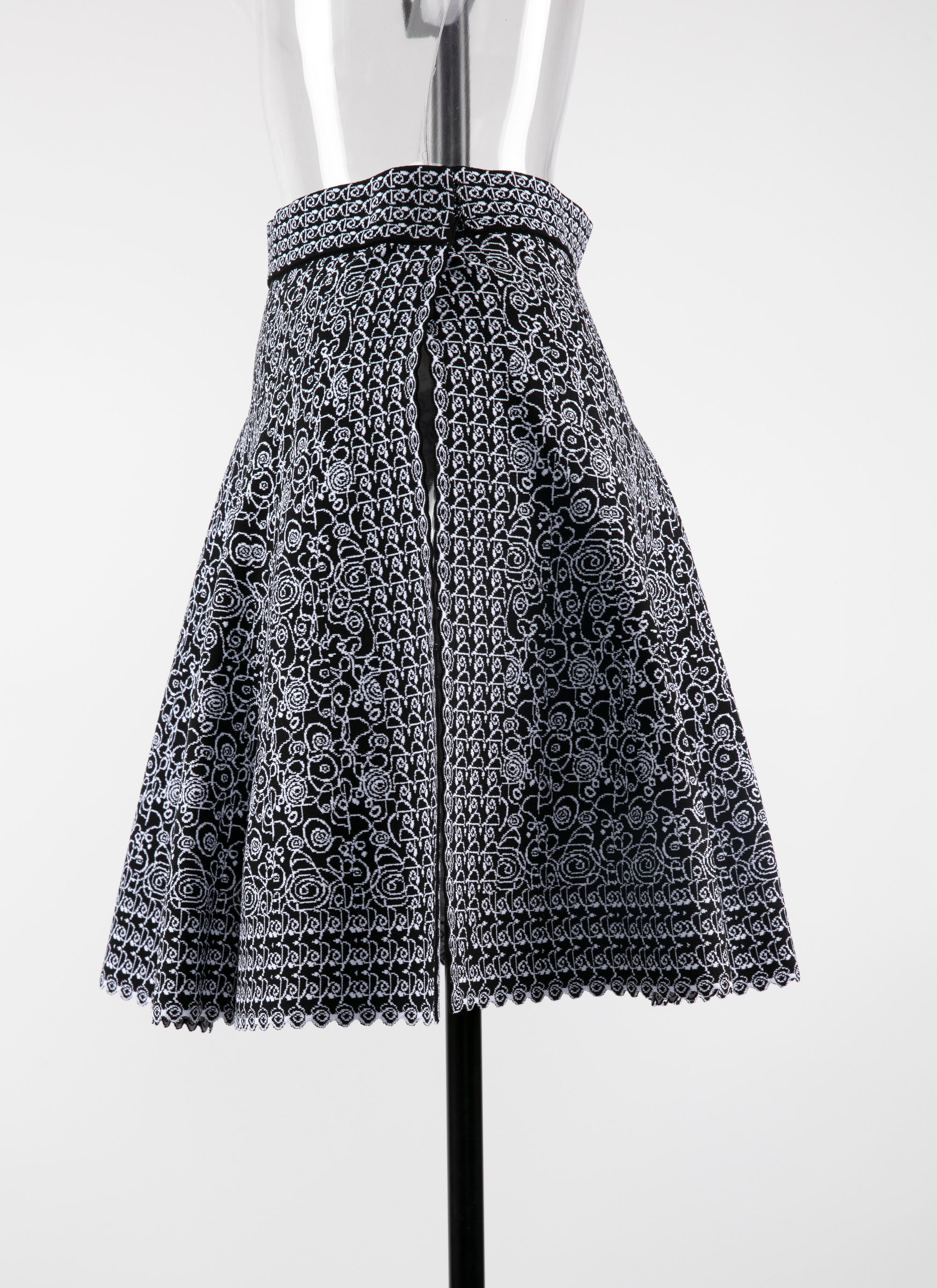 Labyrinth skirt - Black & White