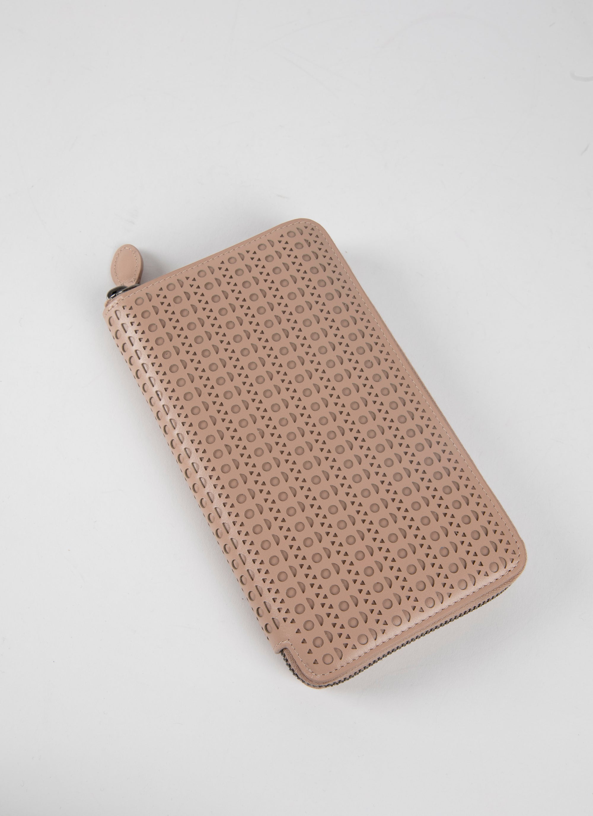 Portefeuille zippé à motif ajouré en cuir - Sable