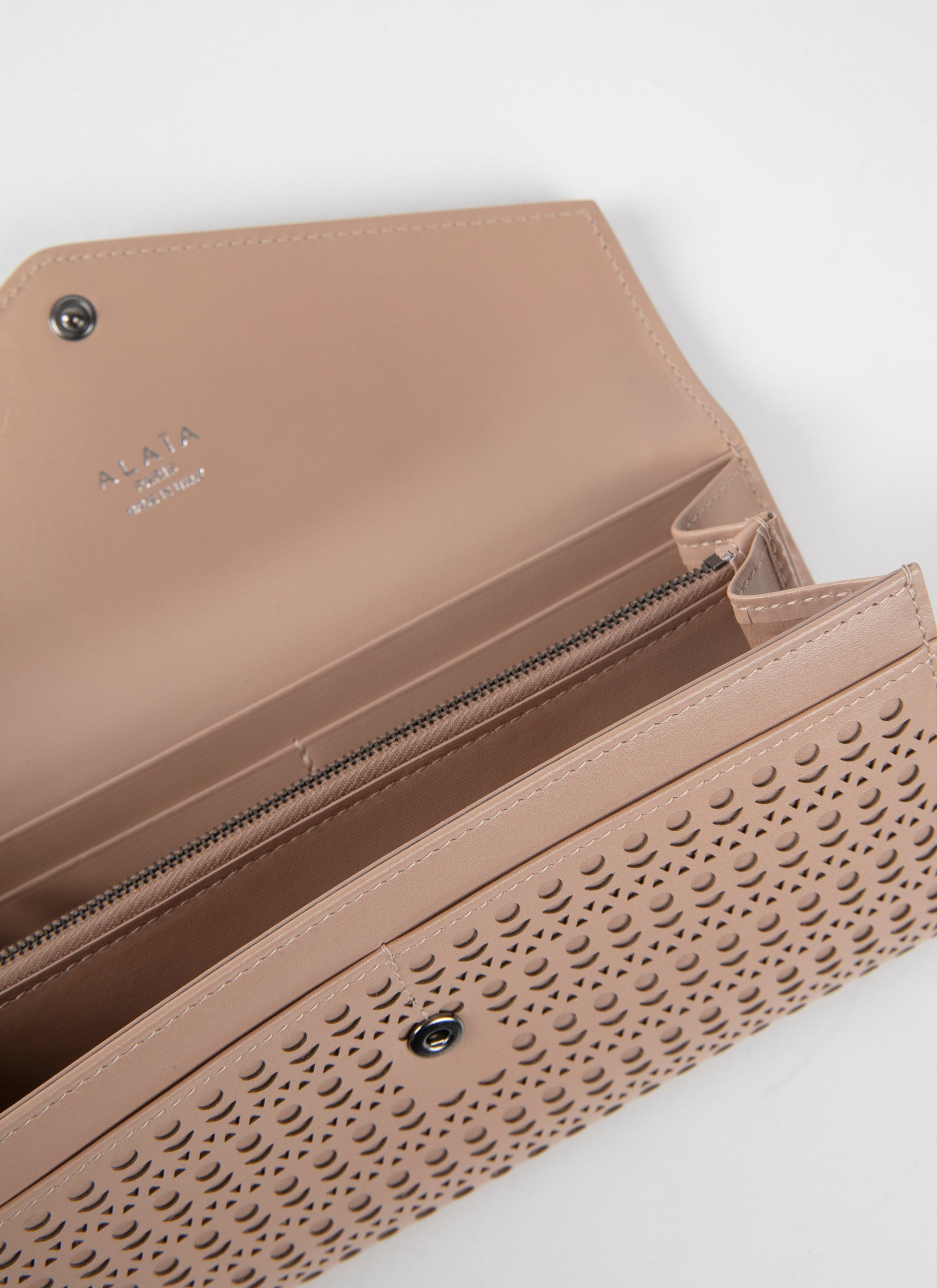 Flap wallet with openwork motif in leather - Sand