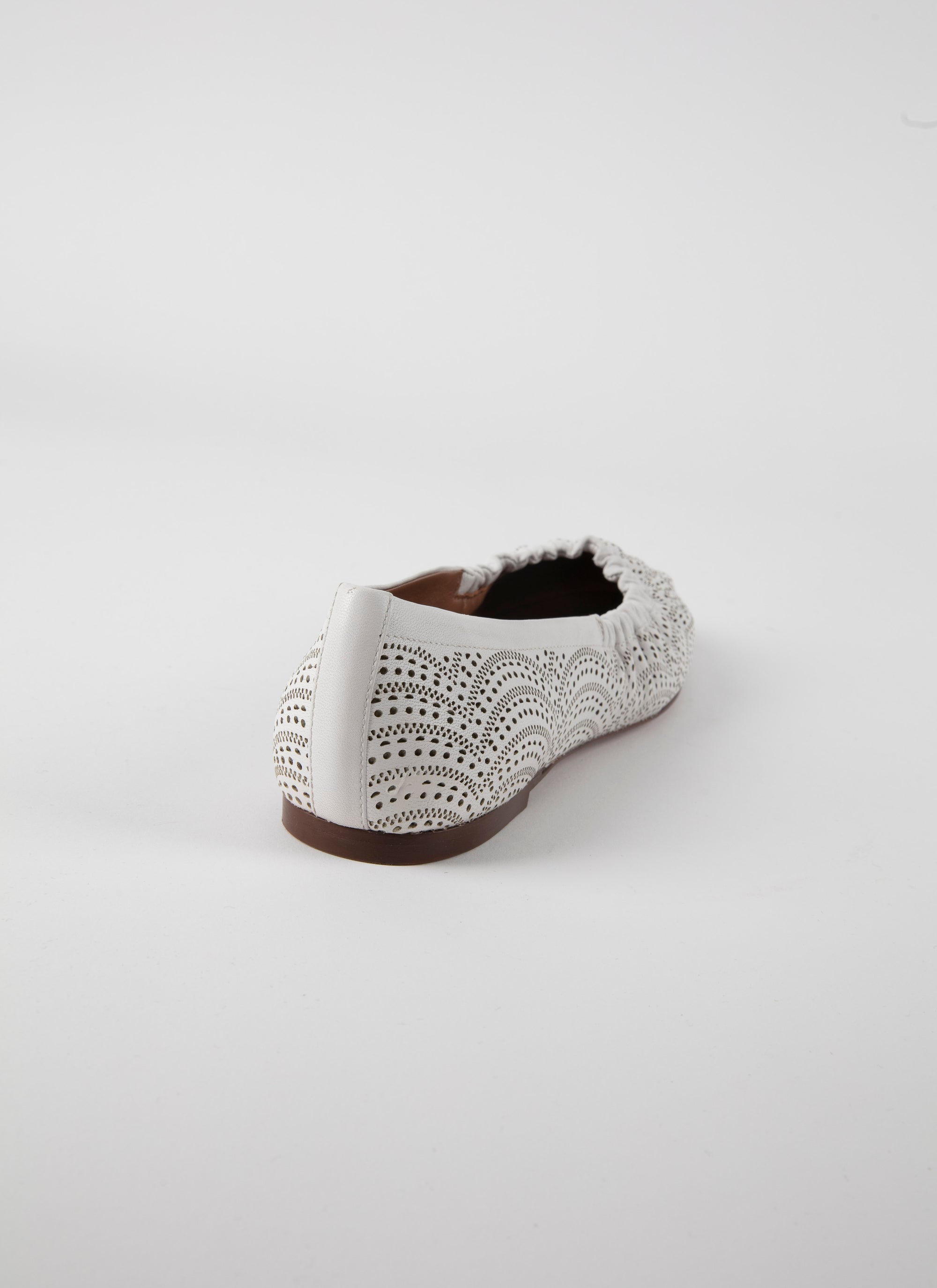 Ballerines à motif ajouré en cuir - Blanc Cassé
