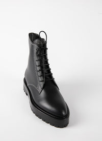 Lace-up eyelet boots in leather - Black