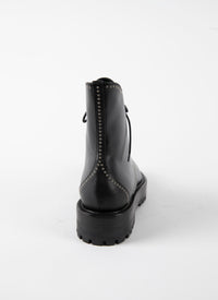 Lace-up eyelet boots in leather - Black