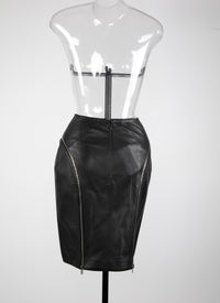 Short zipped skirt in leather - Black