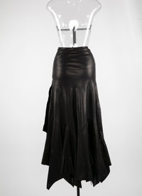 Long petal skirt in leather - Black