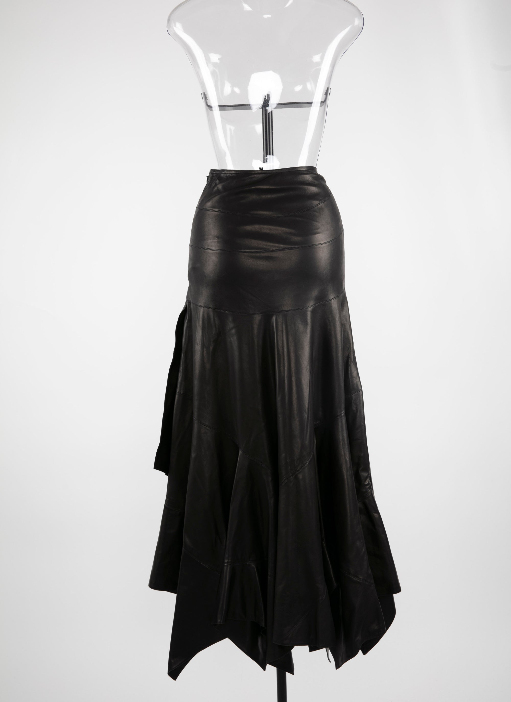 Long petal skirt in leather - Black