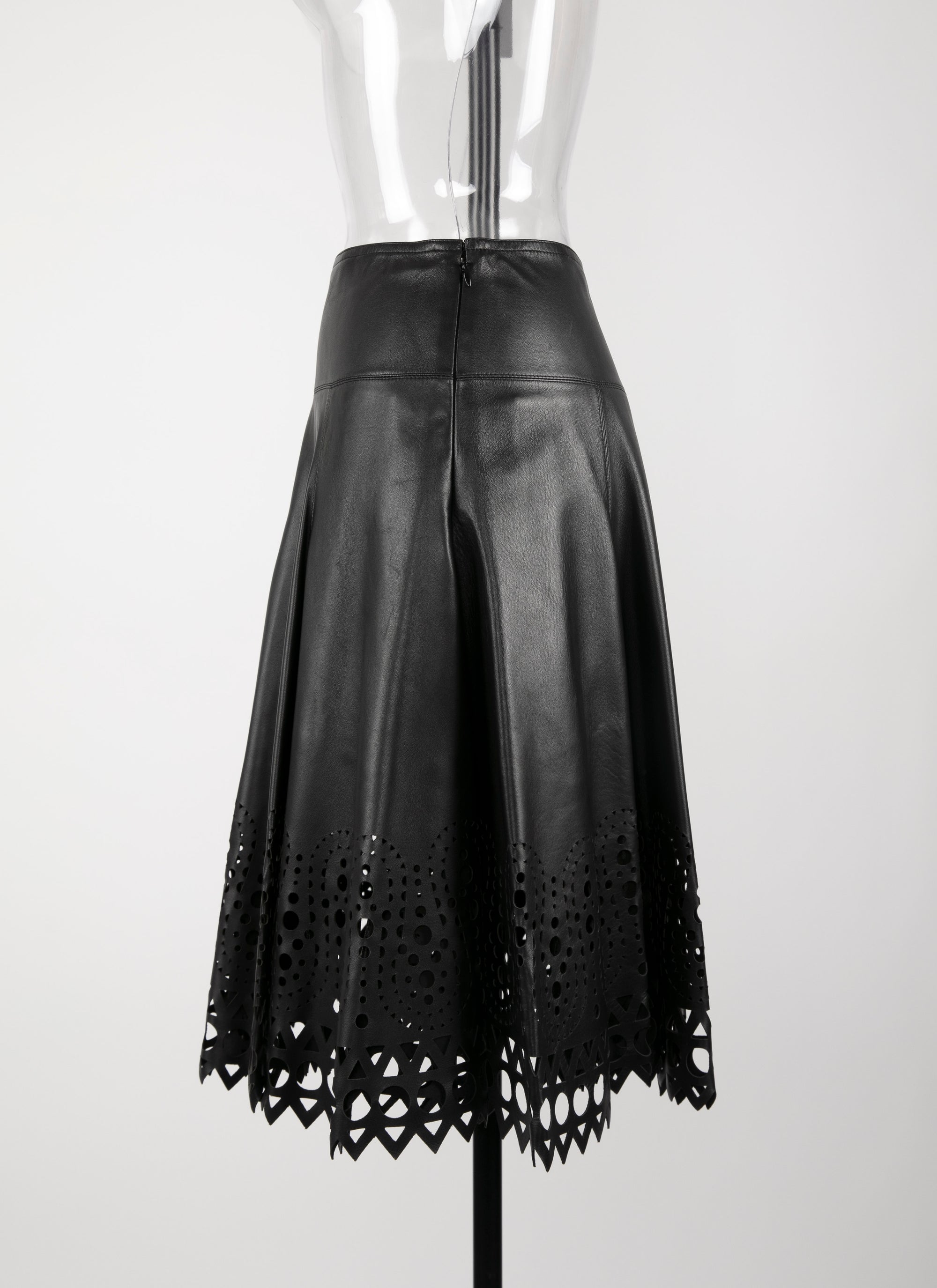 Short skirt with openwork trim in leather - Black