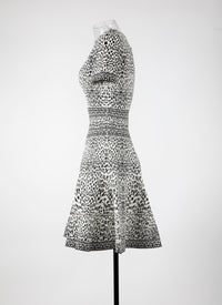 Short-sleeved knitted lynx dress - White & Black
