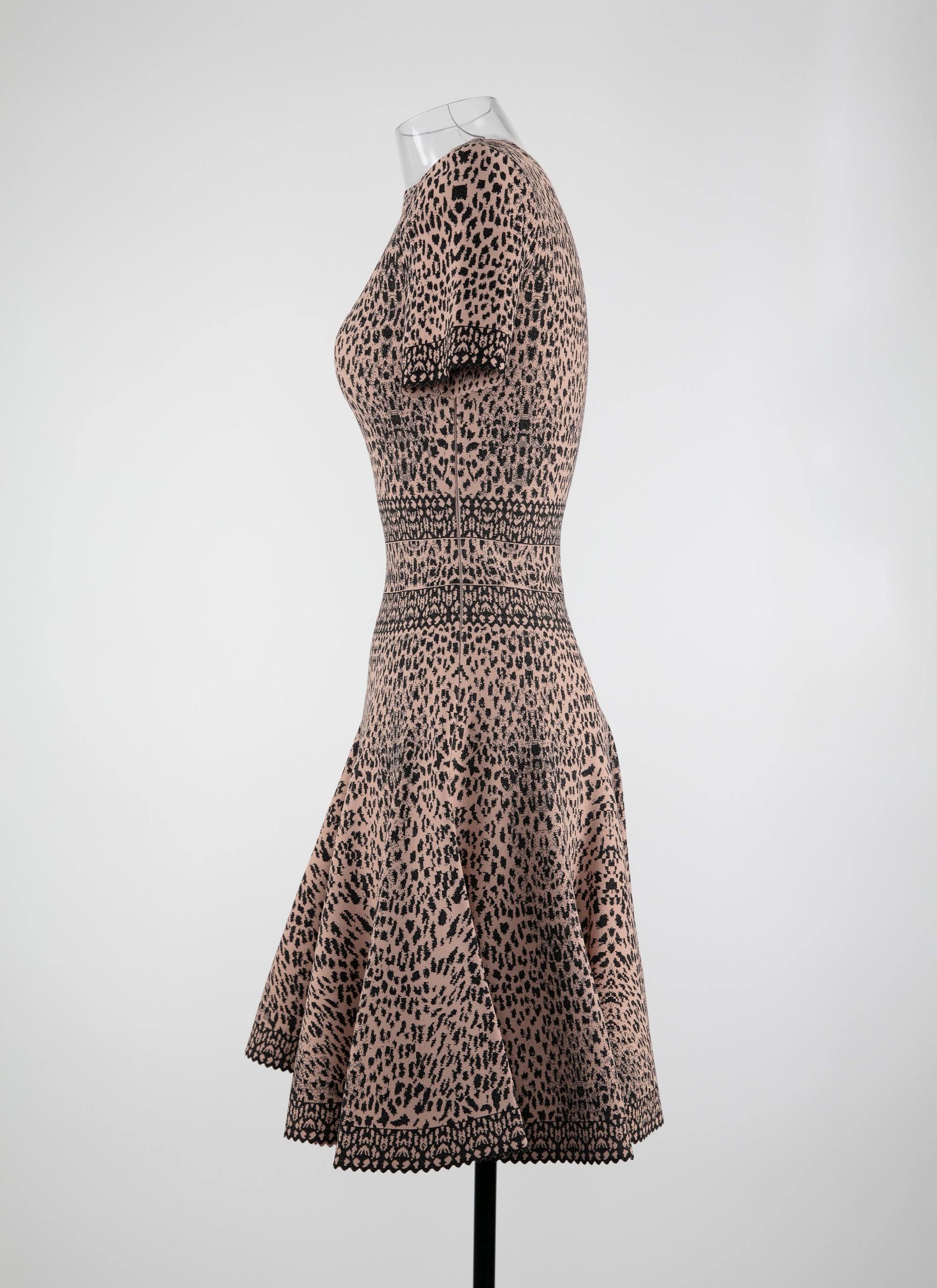 Robe à manches courtes au motif lynx en maille - Chair & Noir