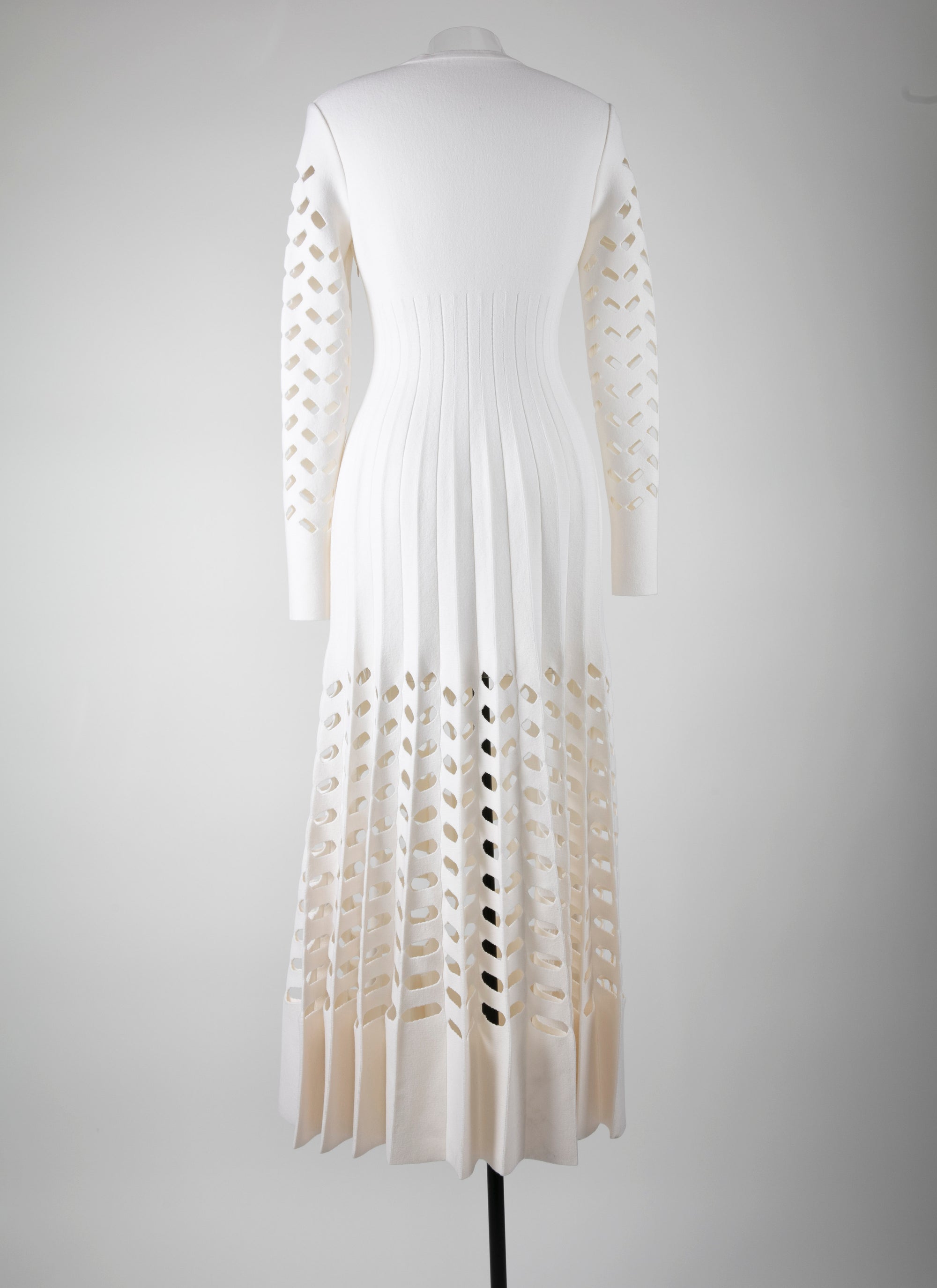 Long-sleeved pleated wool dress - Ivory