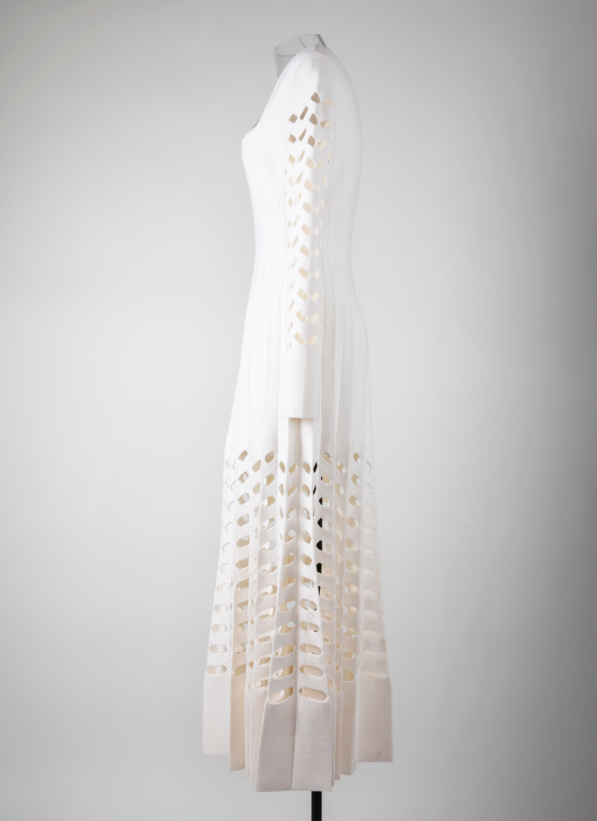 Long-sleeved pleated wool dress - Ivory