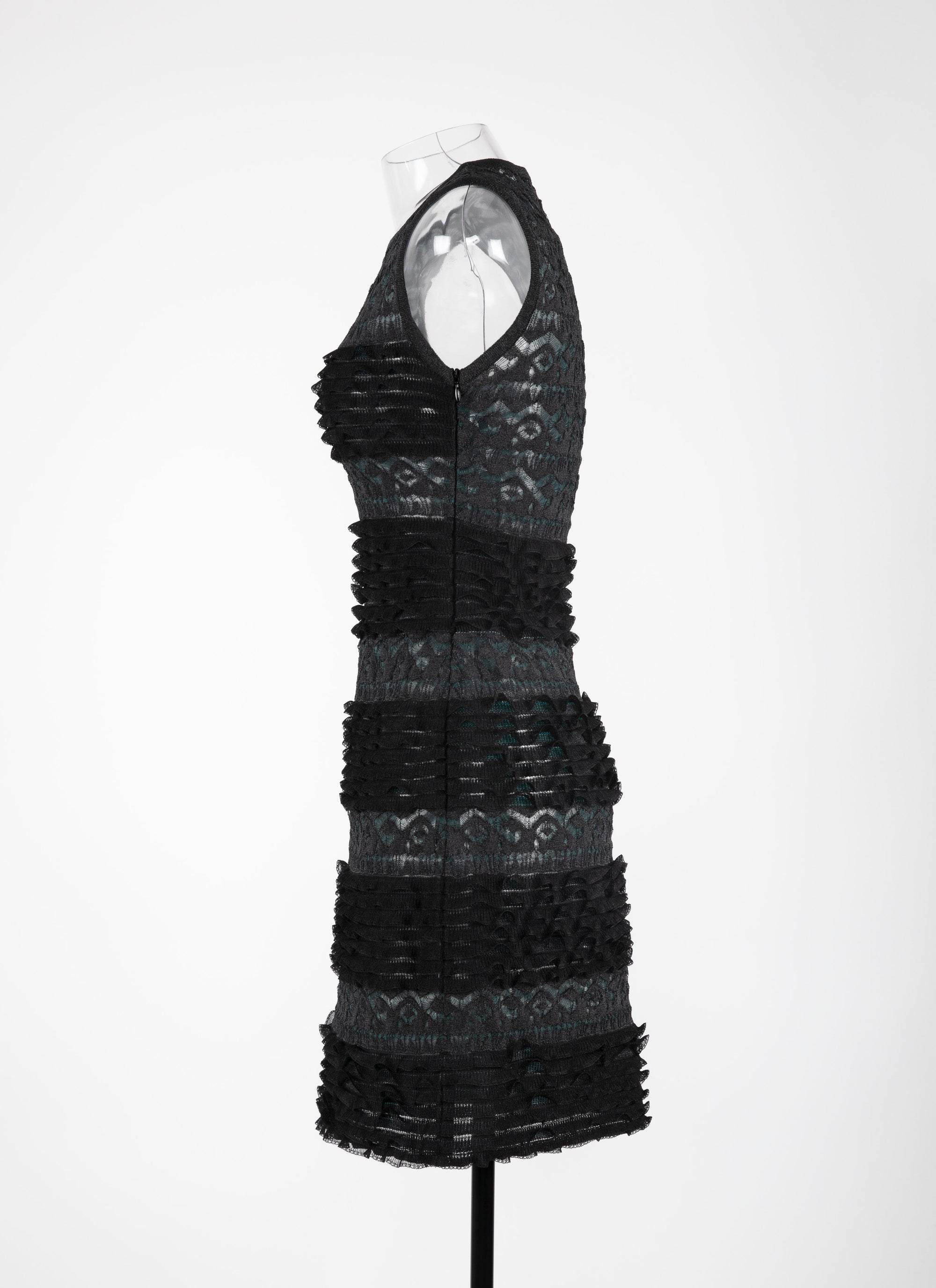 Ruffle sleeveless dress - Black & Blue